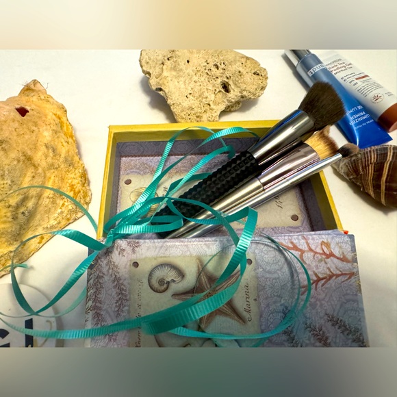 ❤️NWT❤️DR BRANDT PRIMER❤️WITH AN ASSORTMENT OF WELL KNOW BEAUTY PRODUCTS❤️ - Picture 3 of 10